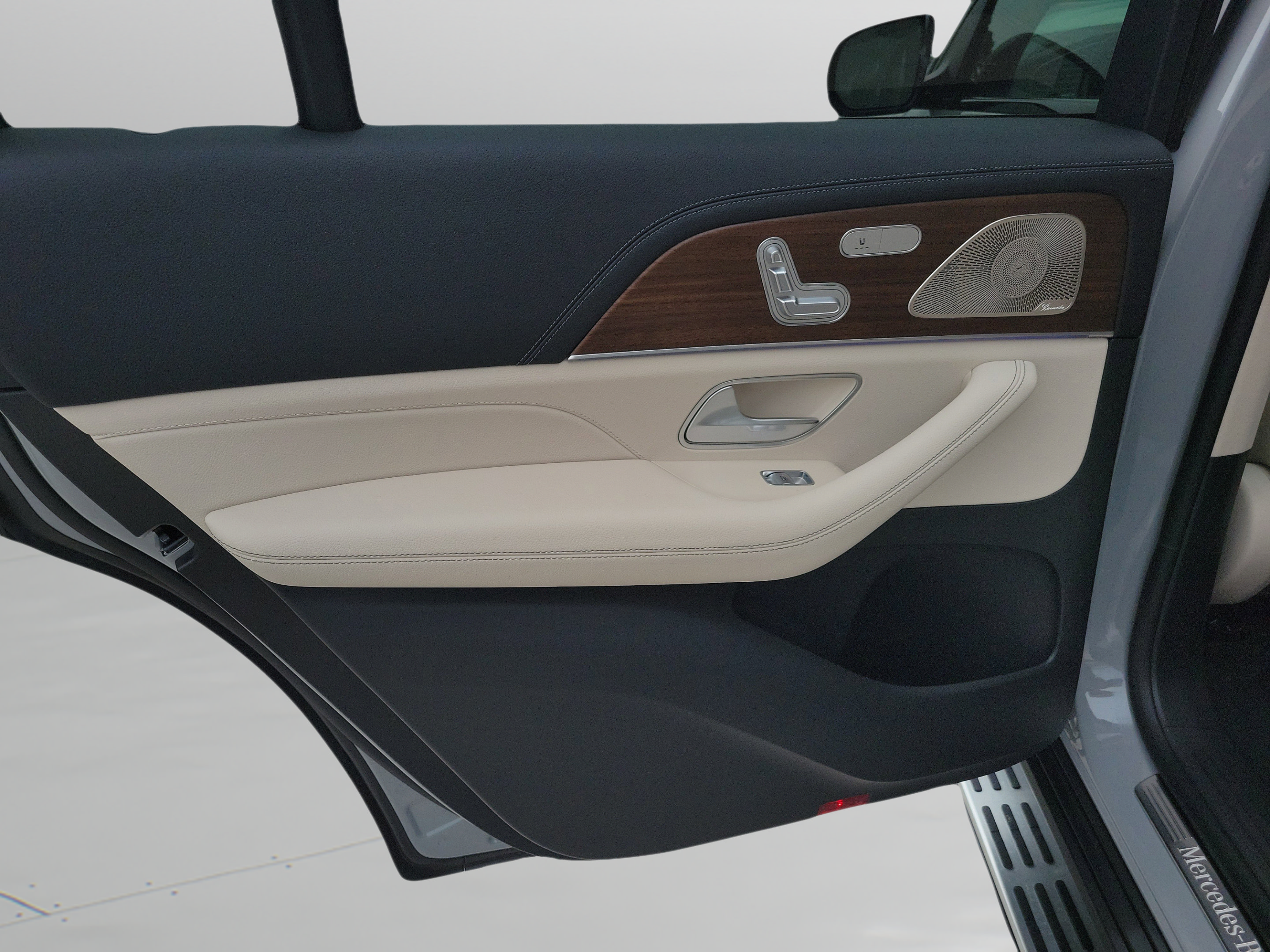 New 2026 Mercedes-Benz GLS 450 4MATIC image 7