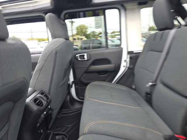 Used 2025 Jeep Wrangler Unlimited Sahara w/ Safety Group AWD/4WD image 28