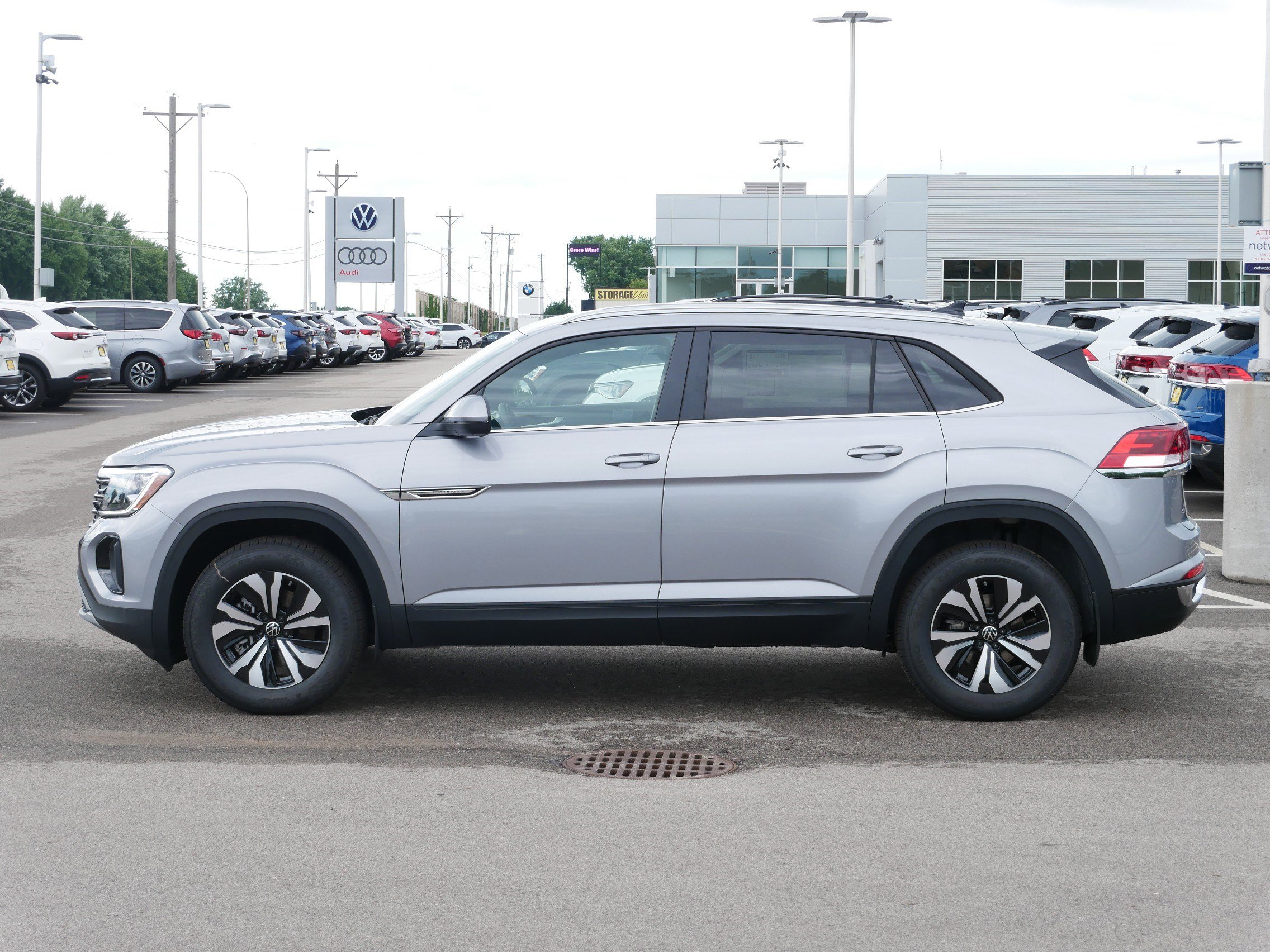 New 2025 Volkswagen Atlas Cross Sport SE image 3