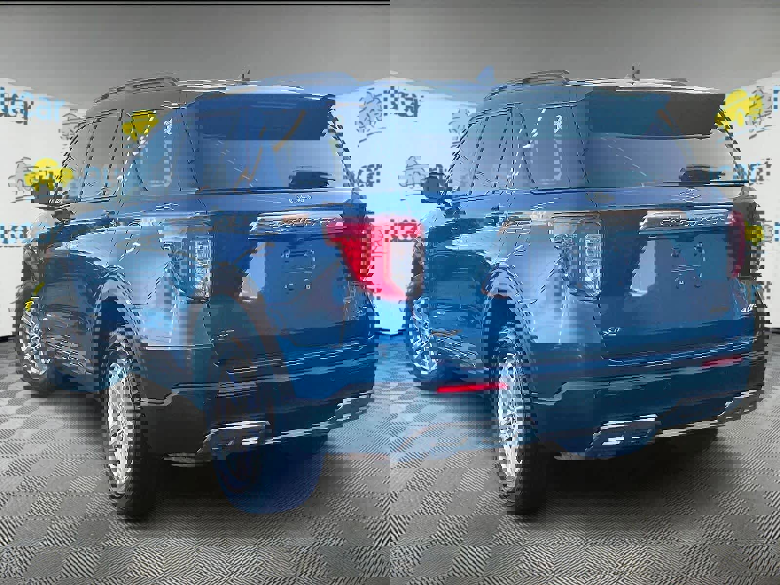 Used 2023 Ford Explorer XLT w/ Equipment Group 202A image 4