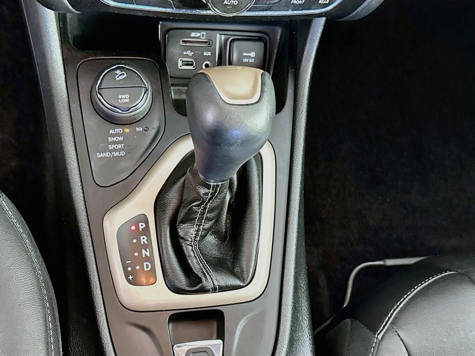 Used 2018 Jeep Cherokee Limited AWD/4WD image 17