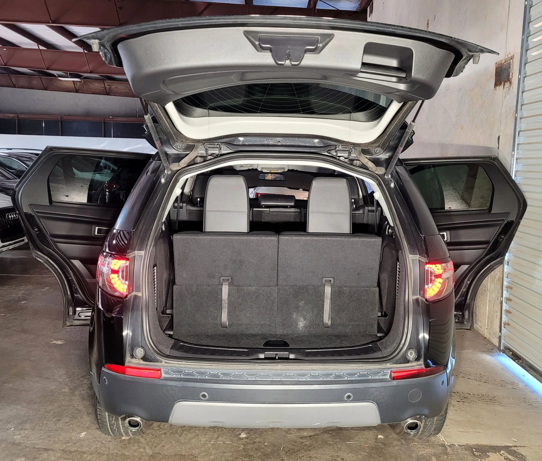 Used 2017 Land Rover Discovery Sport SE image 10