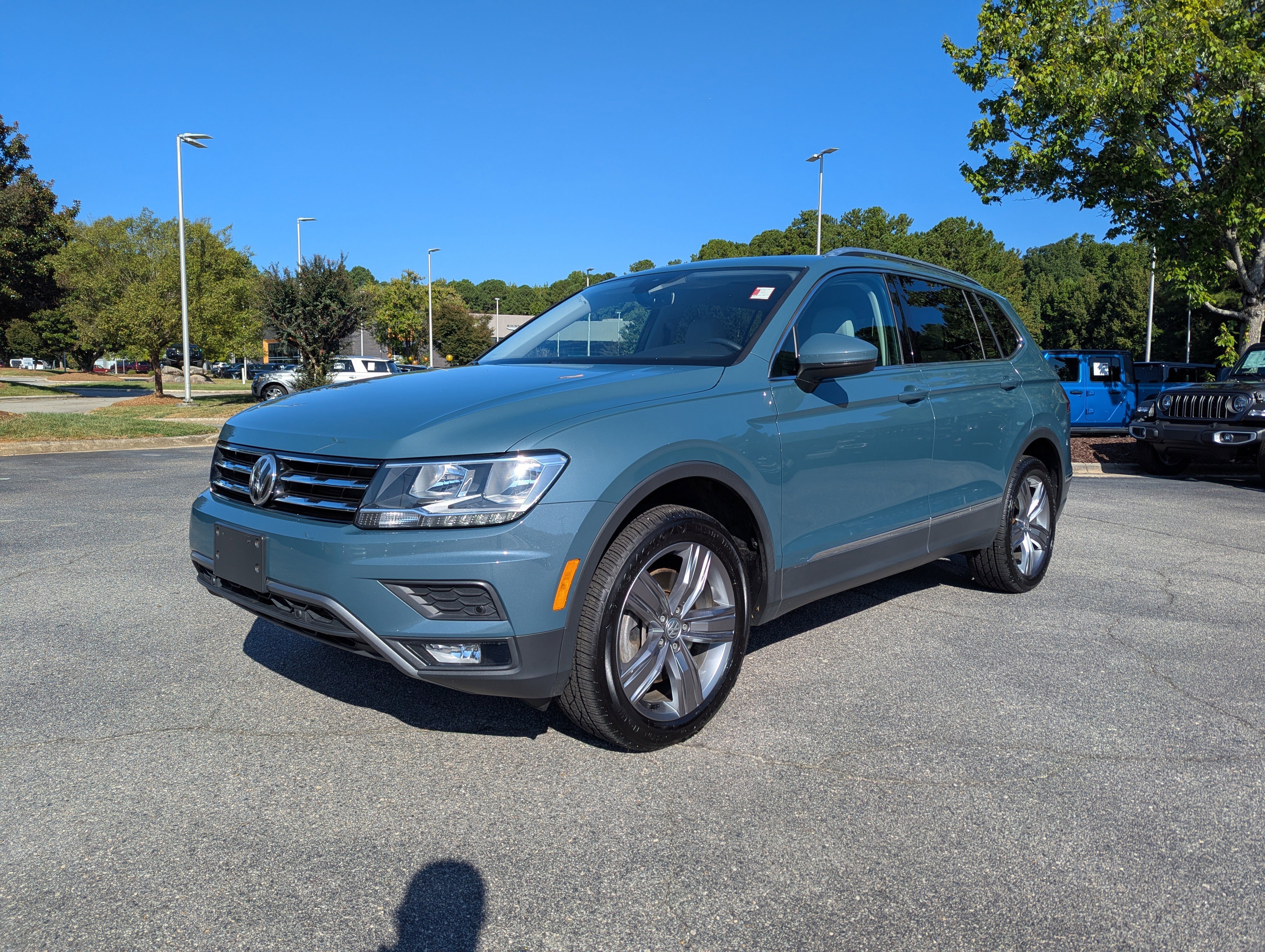 Used 2020 Volkswagen Tiguan SEL image 1