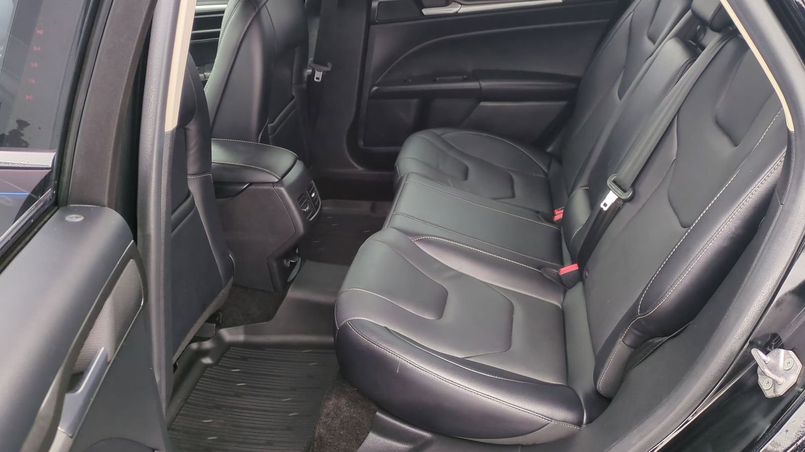 Used 2018 Ford Fusion Titanium image 21