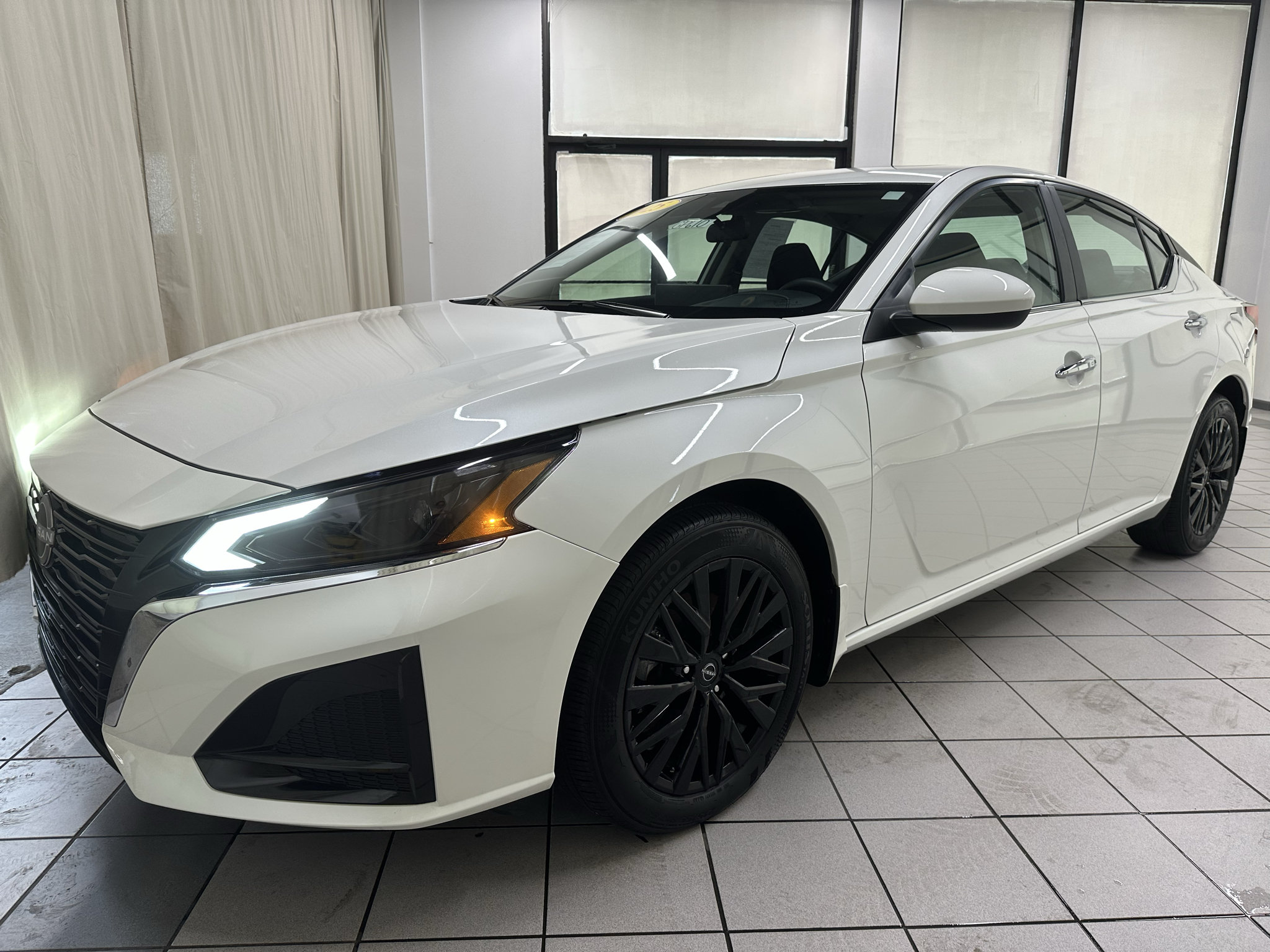 Used 2025 Nissan Altima 2.5 SV w/ SV Special Edition Package AWD/4WD image 11
