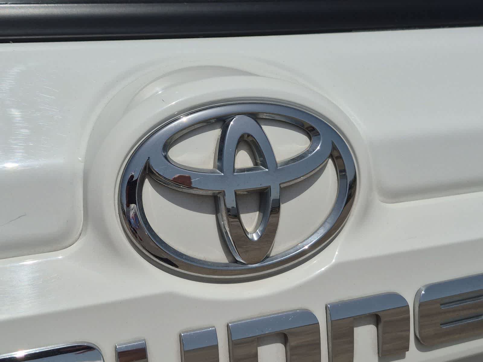 Used 2022 Toyota 4Runner SR5 Premium w/ Moonroof Package AWD/4WD image 30