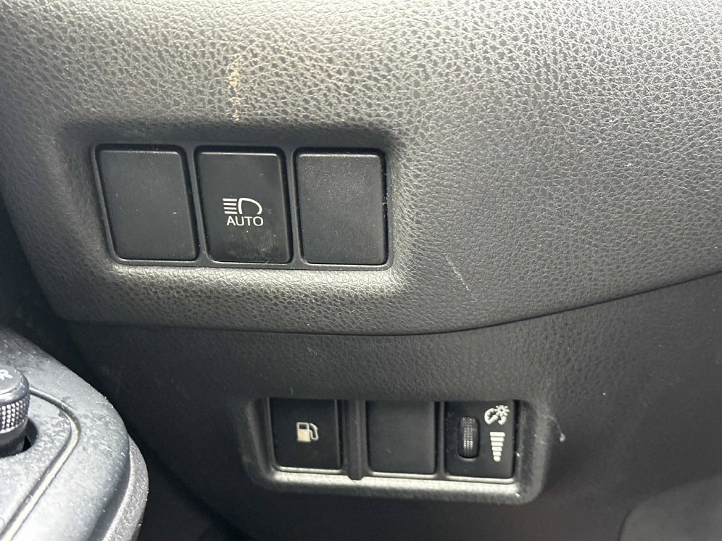 Used 2018 Toyota C-HR XLE FWD image 26