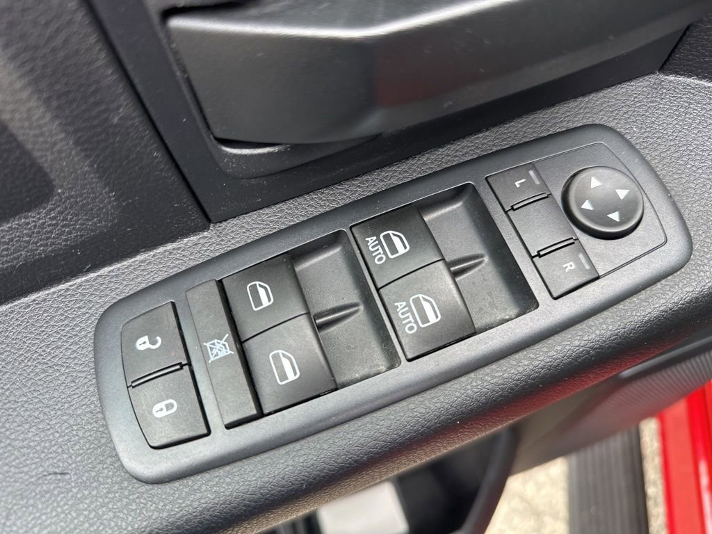 Used 2016 RAM 2500 Tradesman w/ Chrome Appearance Group image 16