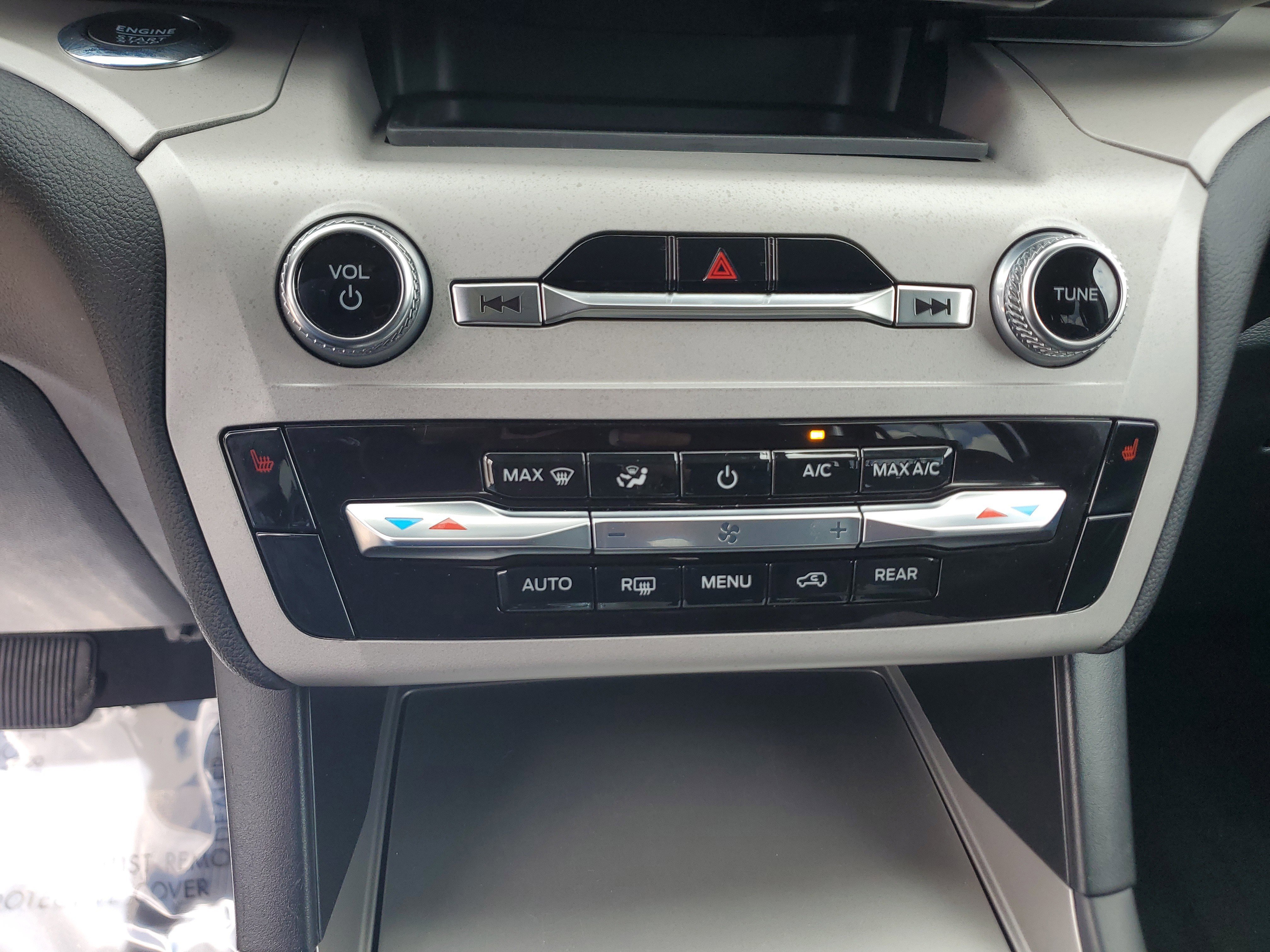 Used 2023 Ford Explorer XLT image 27