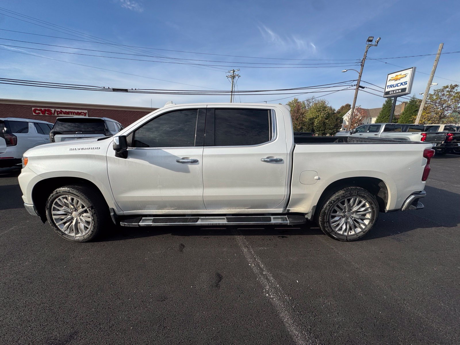 Used 2025 Chevrolet Silverado 1500 LTZ w/ LTZ Premium Package AWD/4WD image 3