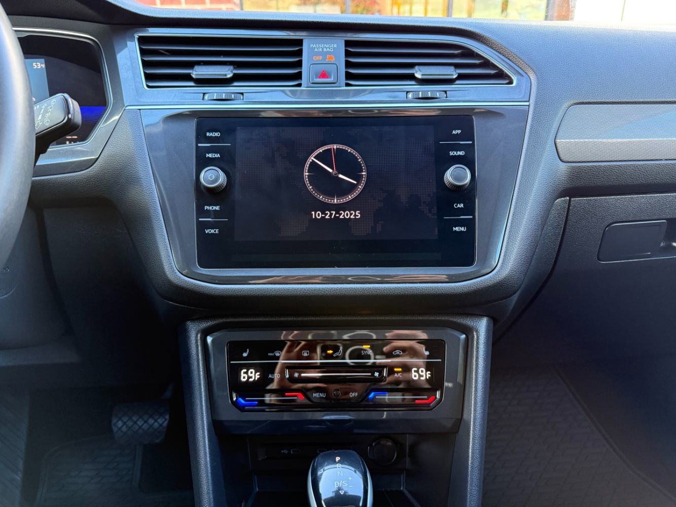 Used 2023 Volkswagen Tiguan SE image 15