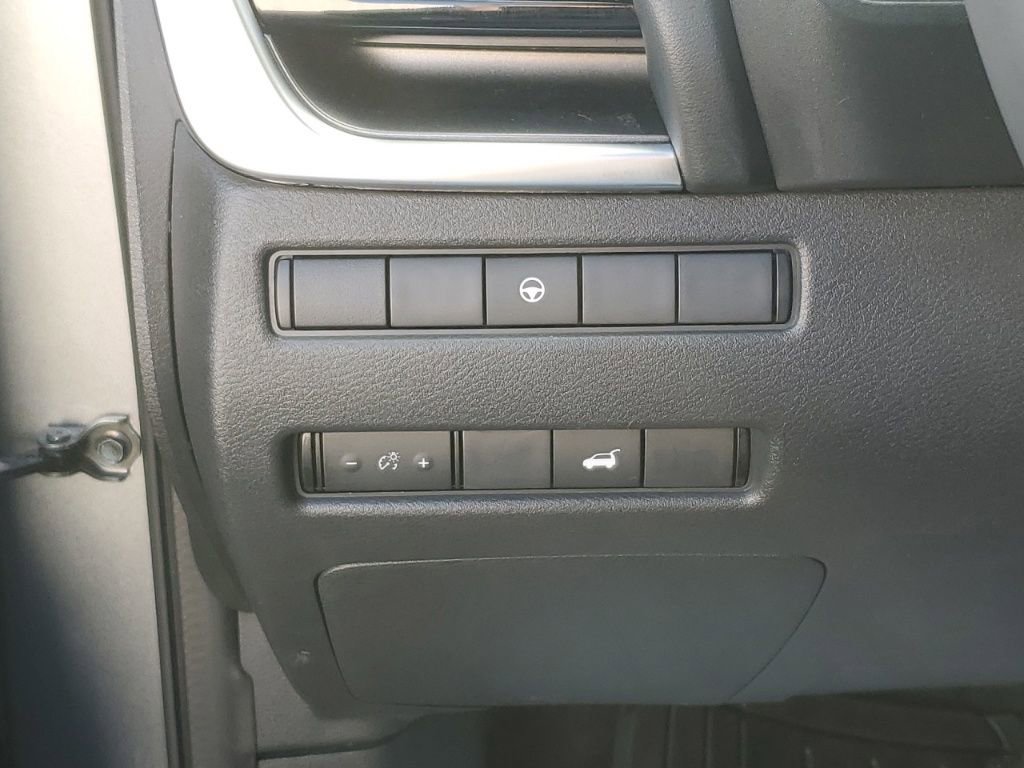 Used 2022 Nissan Rogue SV w/ SV Premium Package image 16