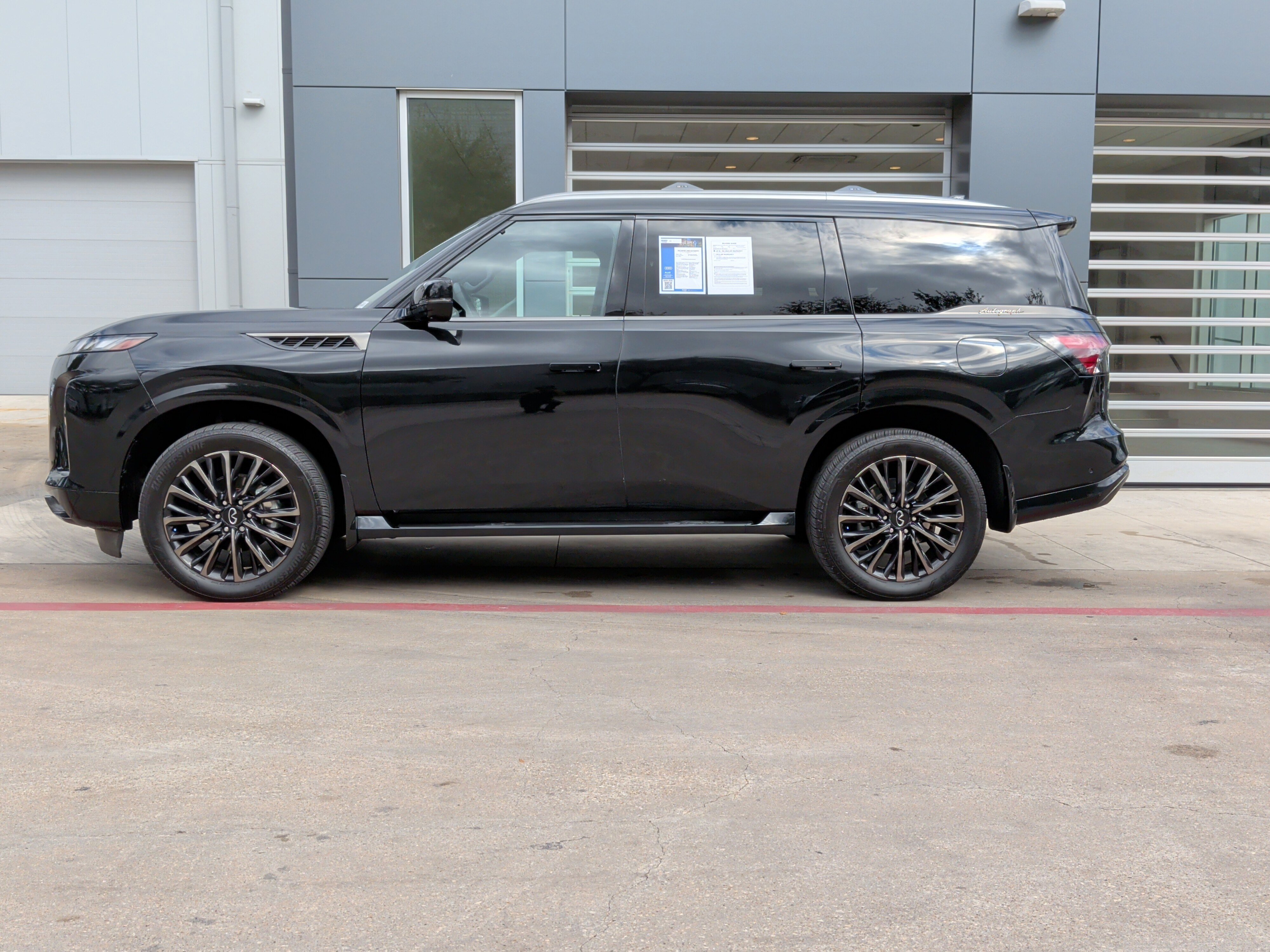 Used 2025 INFINITI QX80 Autograph w/ Autograph Exterior Package image 7