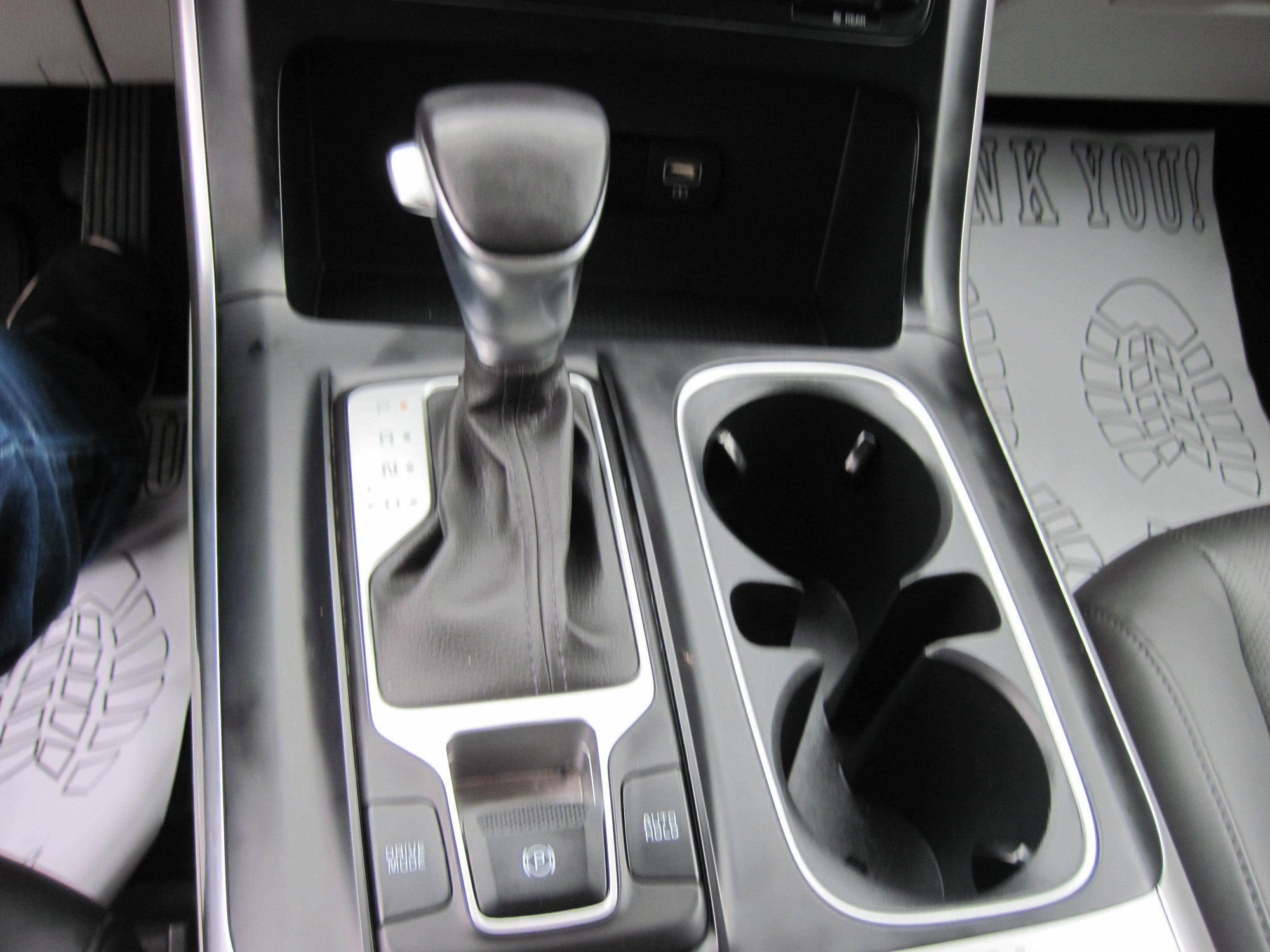 Used 2024 Kia Carnival LX FWD image 16