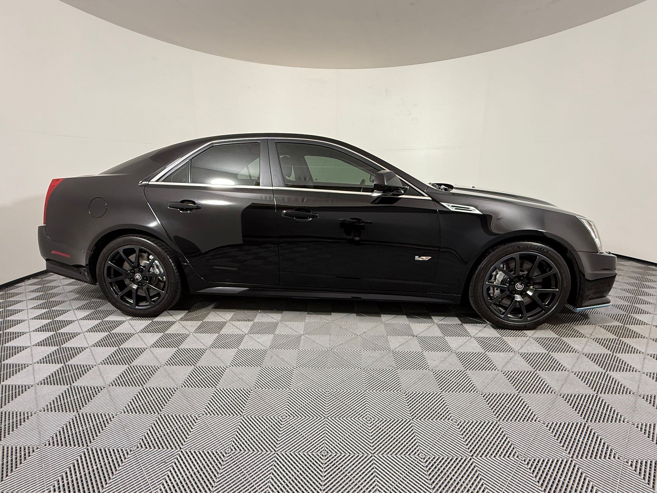 Used 2009 Cadillac CTS V RWD image 8
