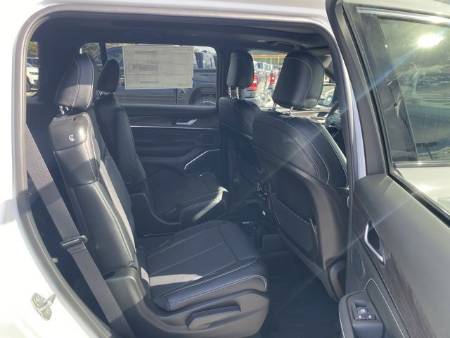 New 2025 Jeep Grand Cherokee L Overland w/ Trailer Tow Package image 30