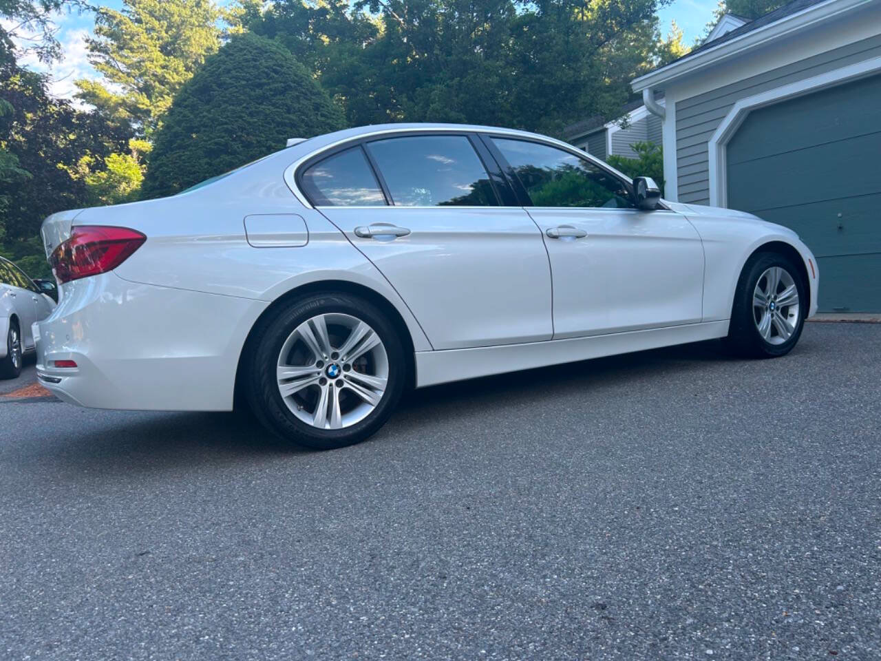 Used 2018 BMW 330i xDrive Sedan w/ Premium Package AWD/4WD image 18