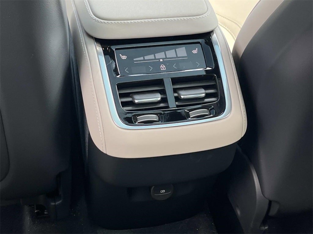 Certified 2026 Volvo XC90 B6 Core AWD/4WD image 14