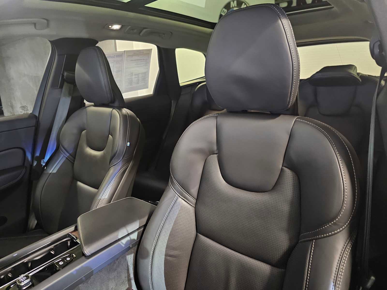 Used 2024 Volvo XC60 B5 Ultimate w/ Protection Package Premier image 29