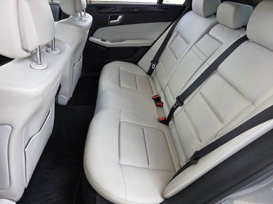 Used 2014 Mercedes-Benz E 250 BlueTEC Sedan image 30