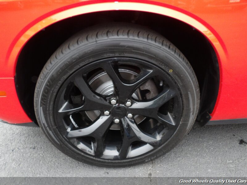 Used 2018 Dodge Challenger SXT Plus RWD image 11