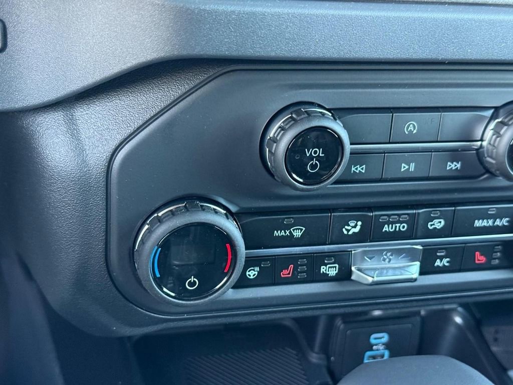 New 2025 Ford Bronco Badlands image 16