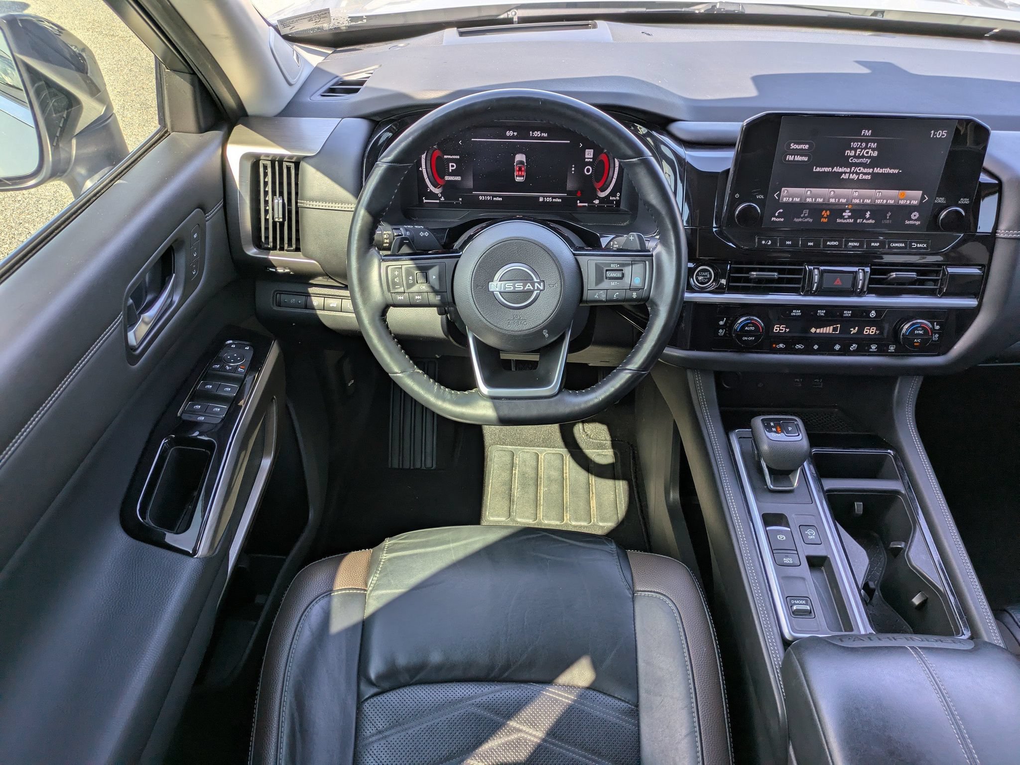 Used 2022 Nissan Pathfinder Platinum w/ Cargo Package FWD image 17
