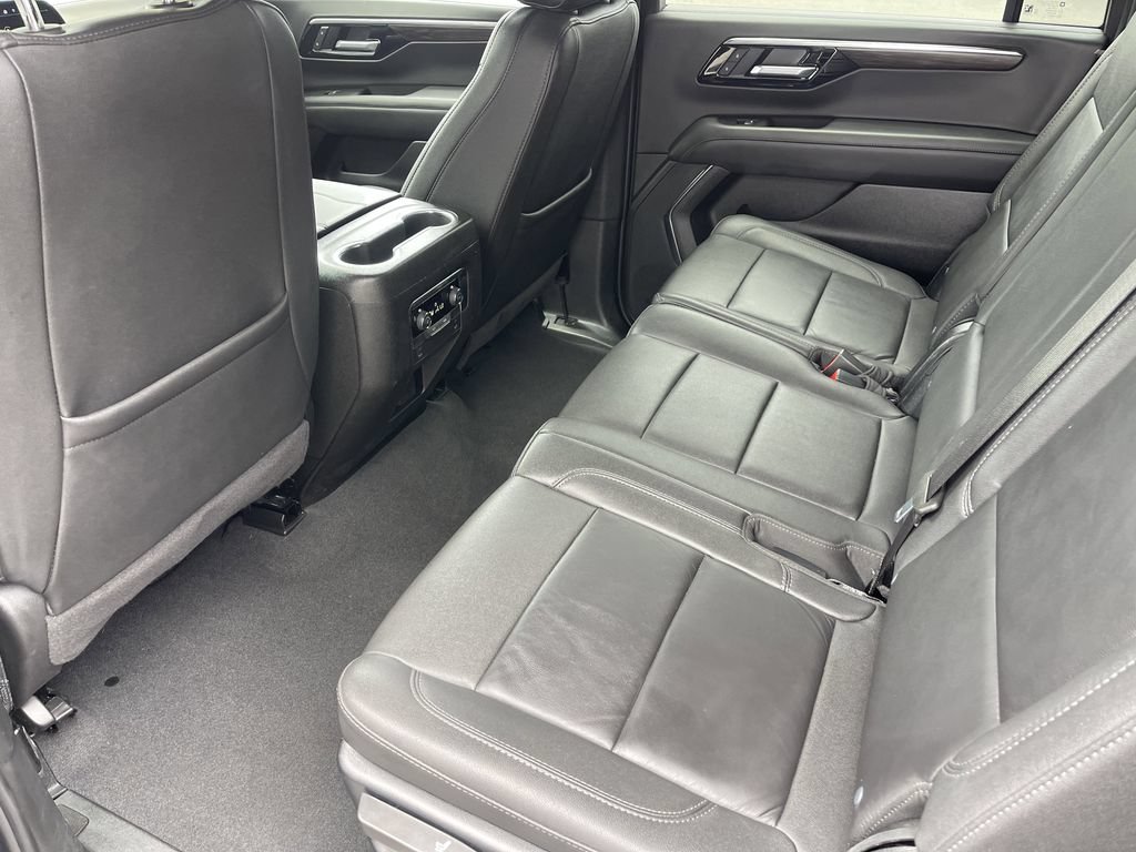 Used 2025 Chevrolet Suburban Z71 AWD/4WD image 8