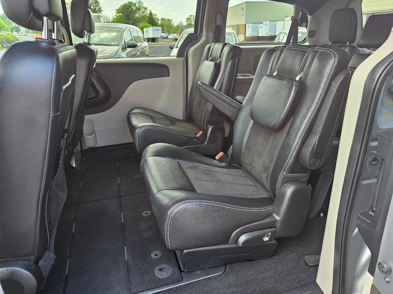 Used 2019 Dodge Grand Caravan SXT image 10