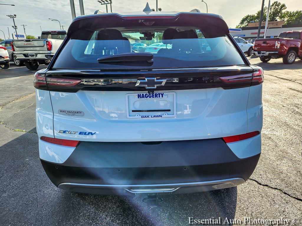 Certified 2023 Chevrolet Bolt EUV Premier w/ Sun & Sound Package FWD image 5