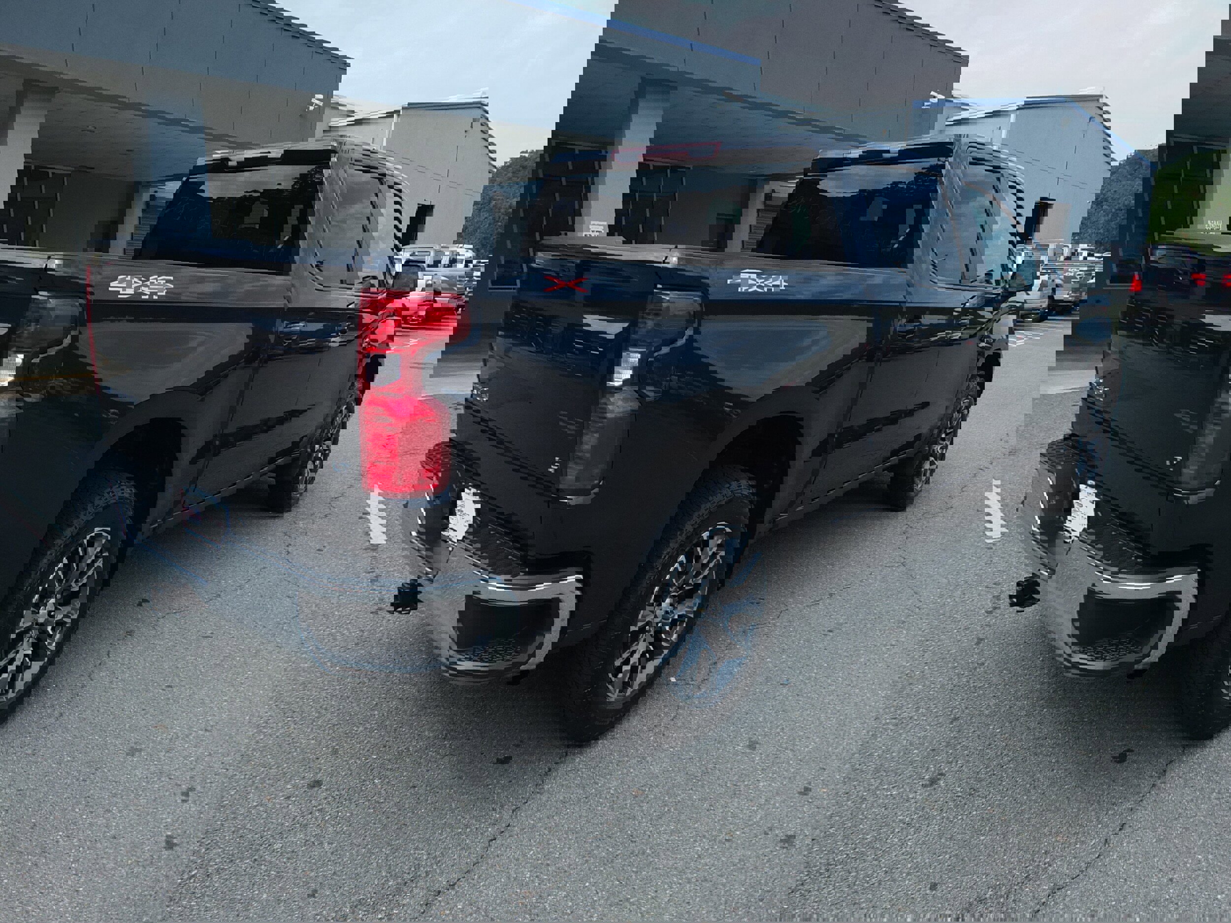 Used 2023 Chevrolet Silverado 1500 LT image 3