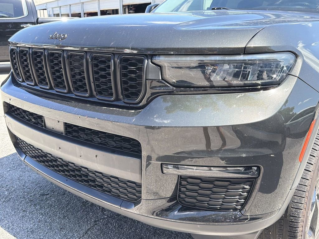 Used 2022 Jeep Grand Cherokee L Limited w/ Black Appearance Package AWD/4WD image 4