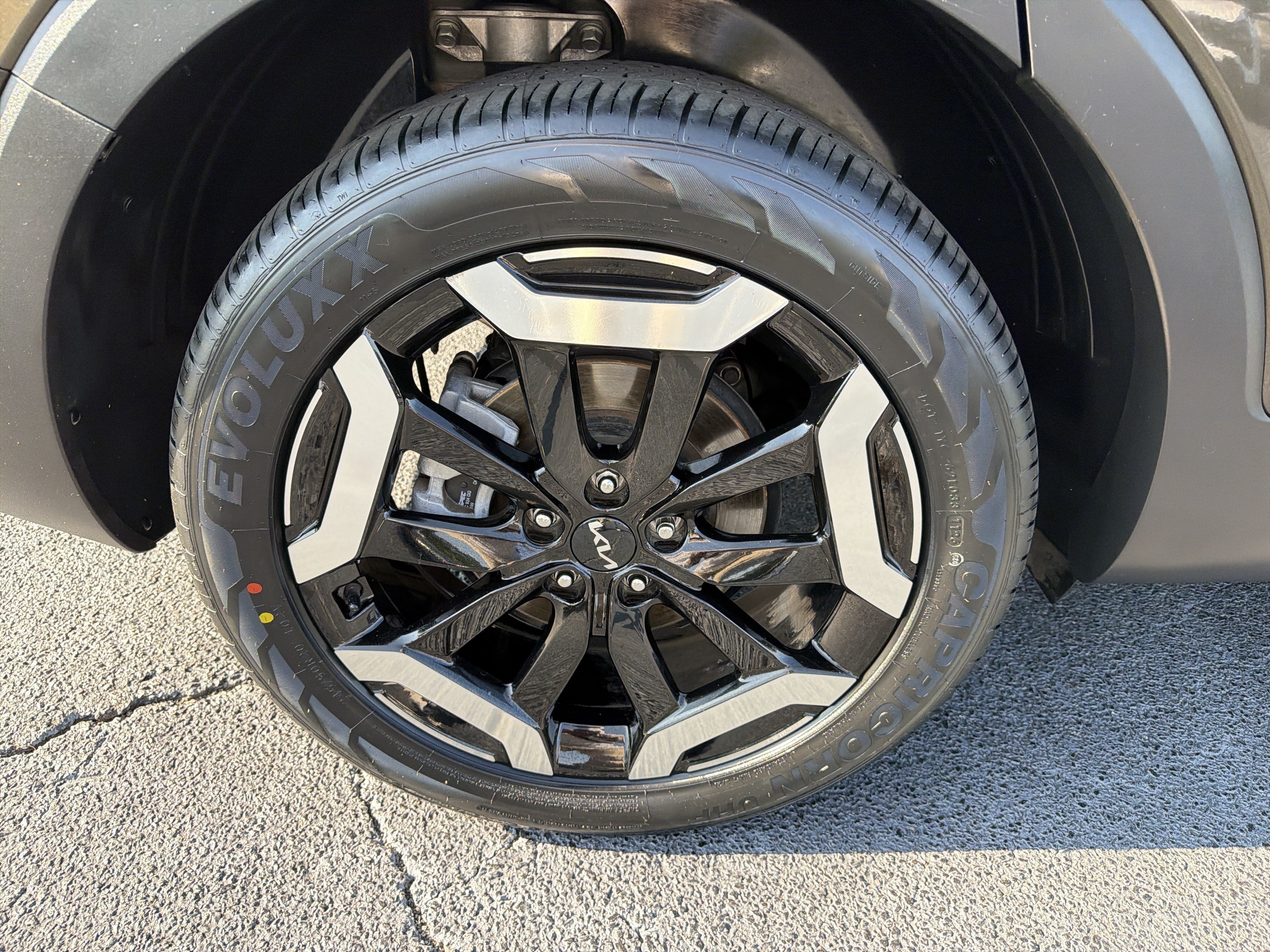 Used 2023 Kia Telluride EX w/ EX Captain's Chair Package FWD image 31