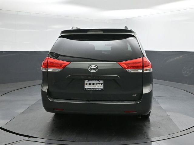 Used 2013 Toyota Sienna LE image 8