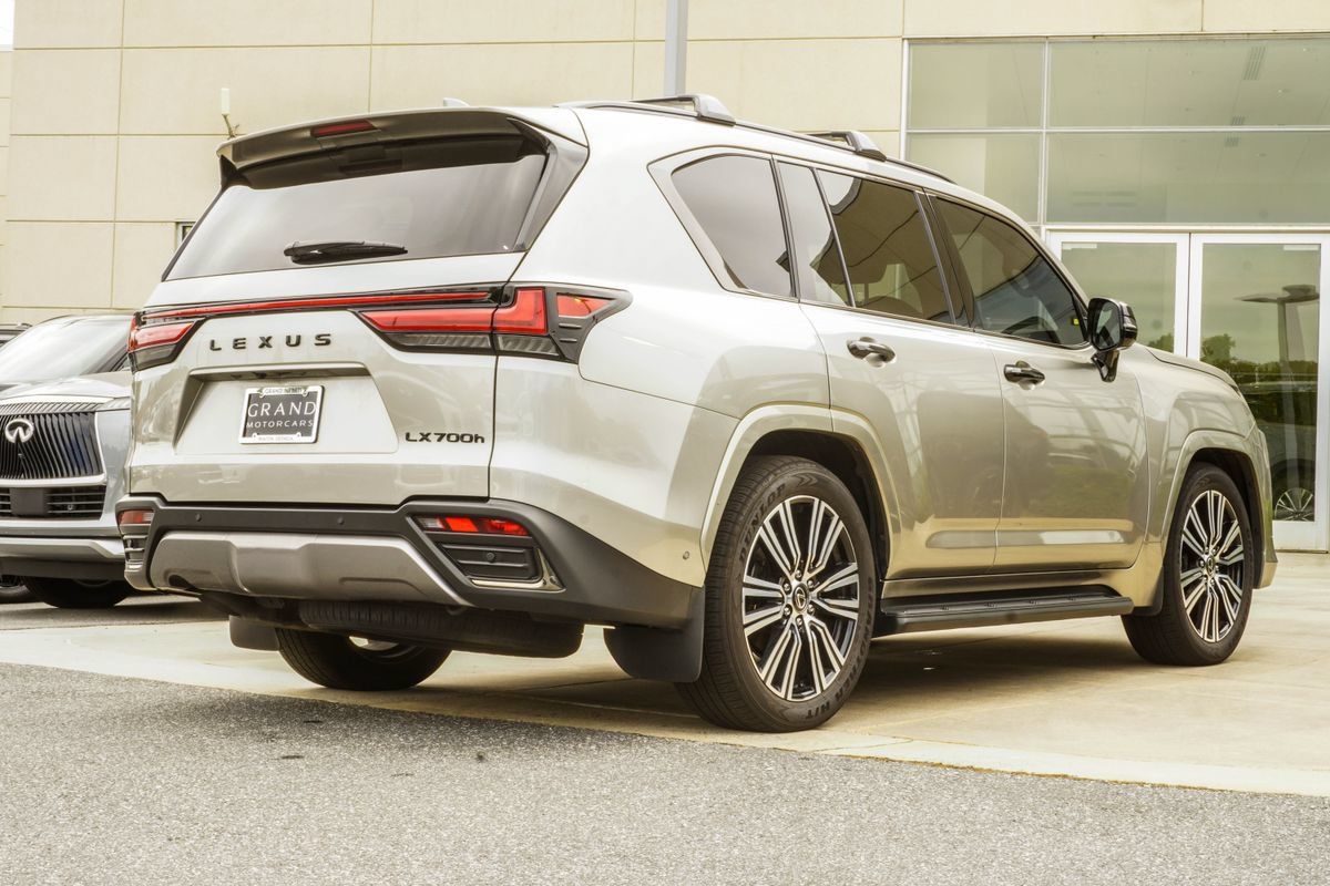 Used 2025 Lexus LX 700h Luxury w/ Appearance Package AWD/4WD image 12