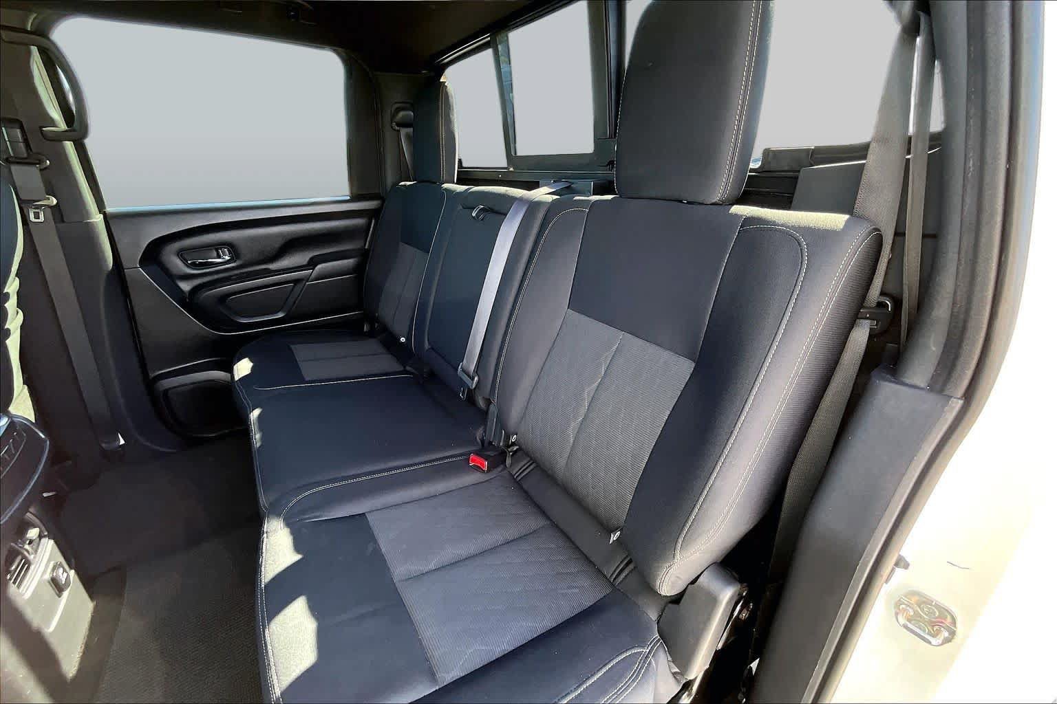Used 2018 Nissan Titan SV w/ SV Convenience Package RWD image 21