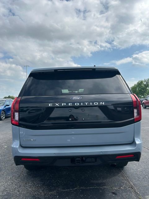 Used 2025 Ford Expedition Active RWD image 13