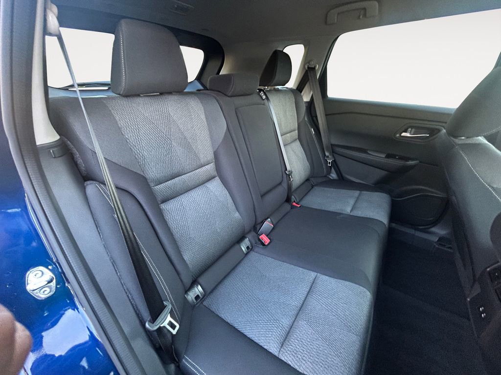 Used 2025 Nissan Rogue SV image 11