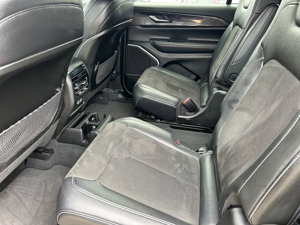 Used 2022 Jeep Grand Cherokee L Laredo RWD image 18