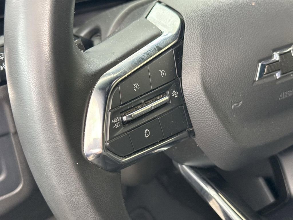 Used 2025 Chevrolet Suburban Z71 image 33