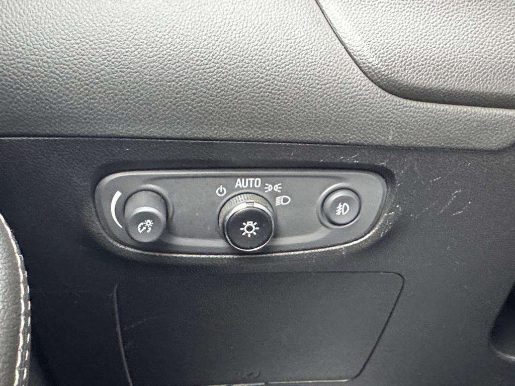 Used 2023 Buick Encore GX Preferred w/ Cold Weather Comfort Package AWD/4WD image 31