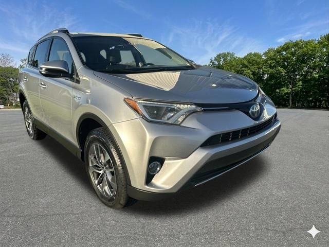 Used 2017 Toyota RAV4 XLE w/ Carpet Mat Package AWD/4WD image 9