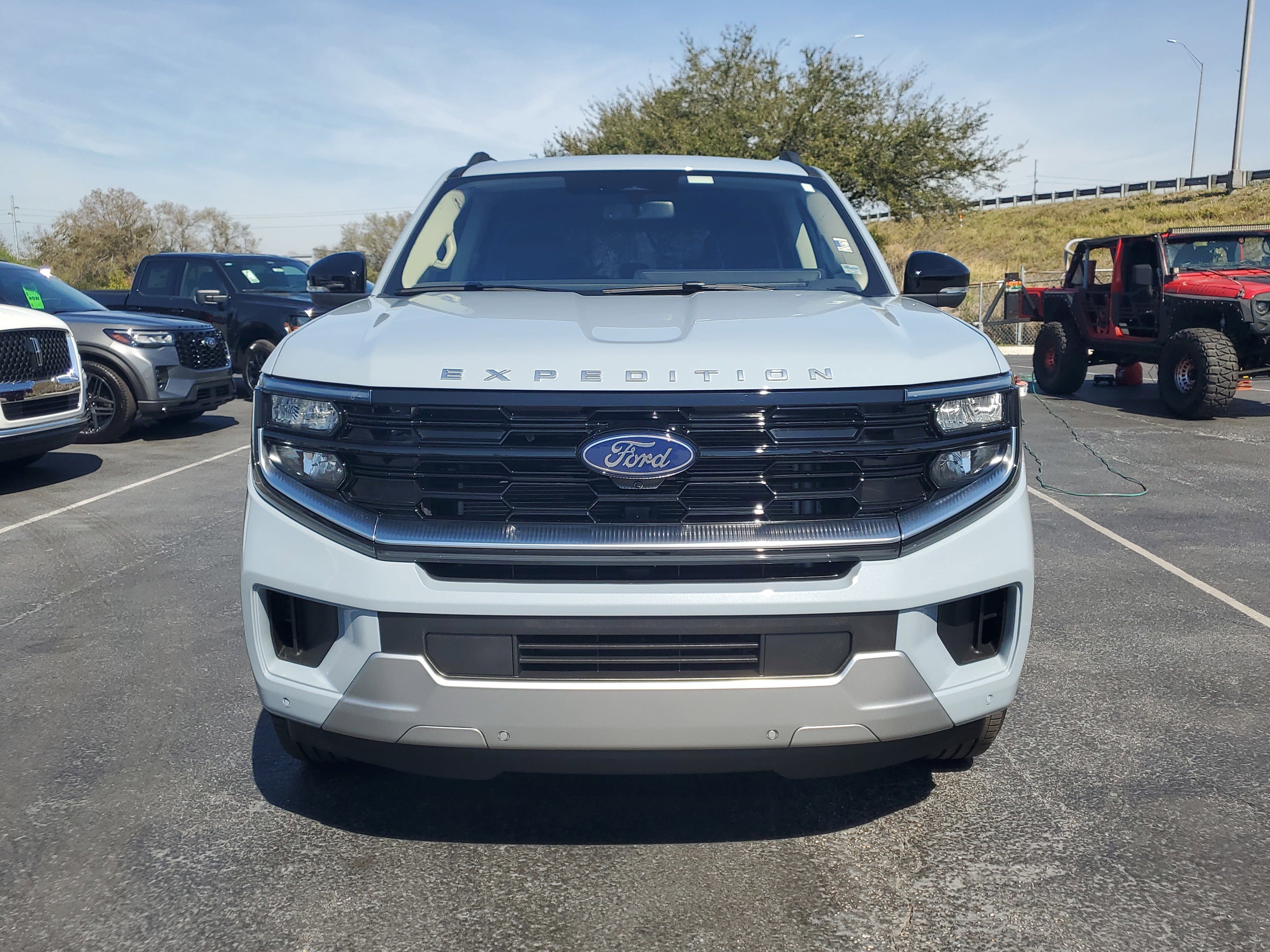 Certified 2025 Ford Expedition Platinum w/ Platinum Ultimate Package AWD/4WD image 2