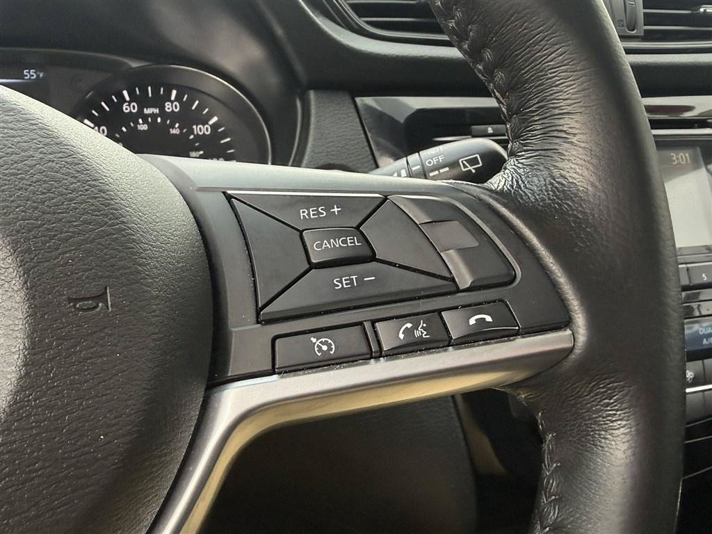 Used 2017 Nissan Rogue SV AWD/4WD image 26