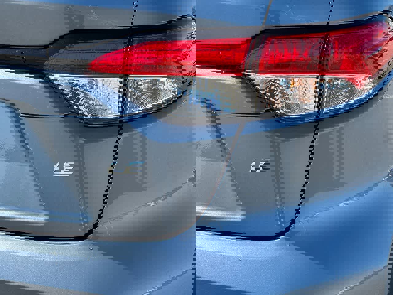 Used 2025 Toyota Corolla LE image 38