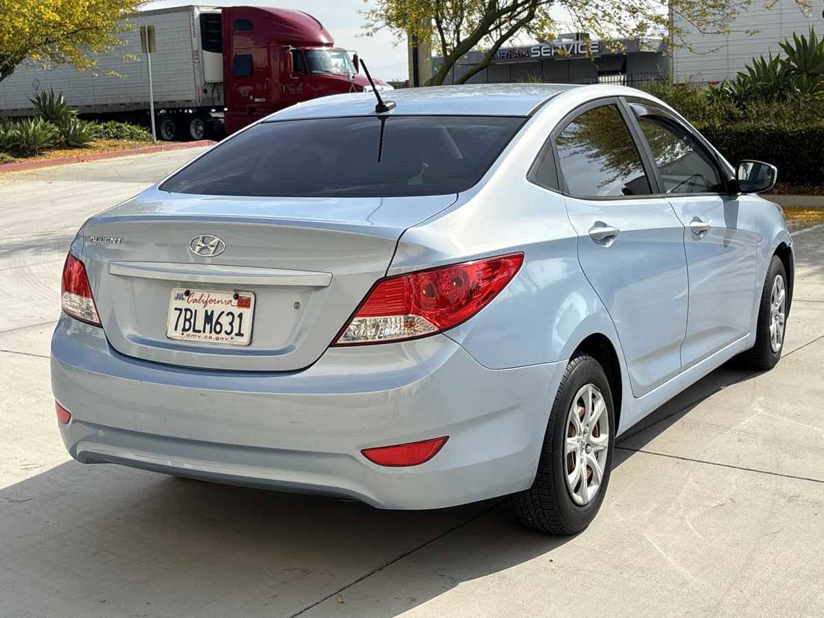 Used 2013 Hyundai Accent GLS FWD image 3