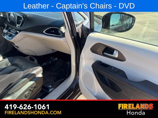 Used 2017 Chrysler Pacifica Touring-L Plus w/ Tire & Wheel Group FWD image 46