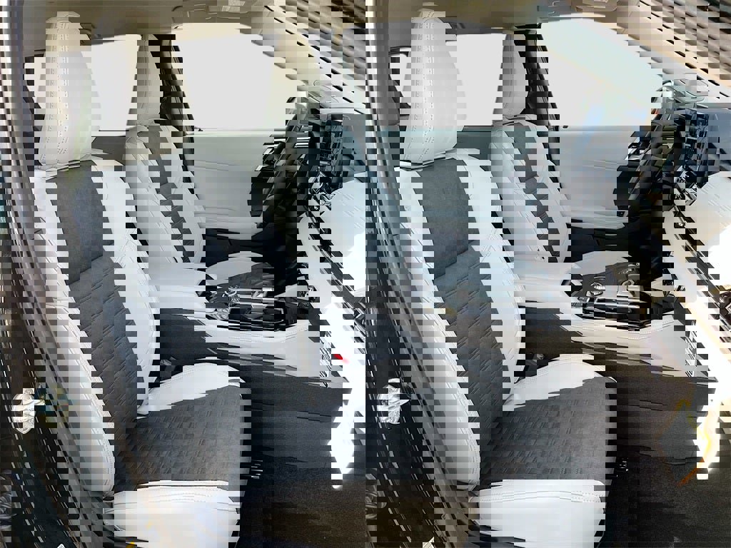 New 2025 Mitsubishi Outlander SE image 28