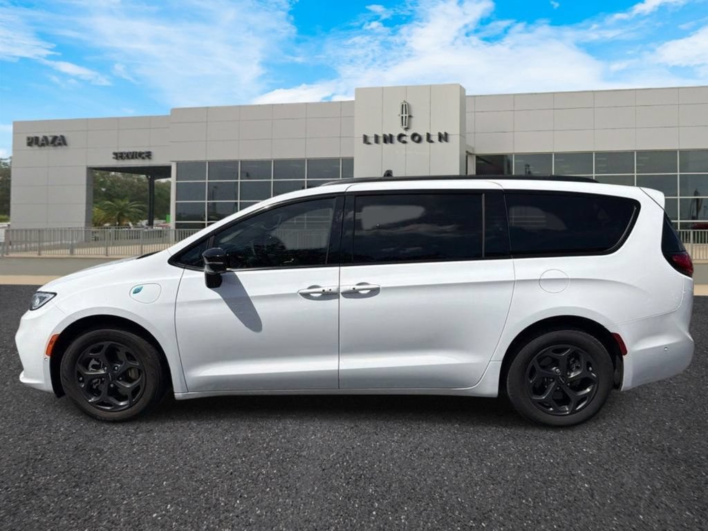 Used 2024 Chrysler Pacifica Premium FWD image 6