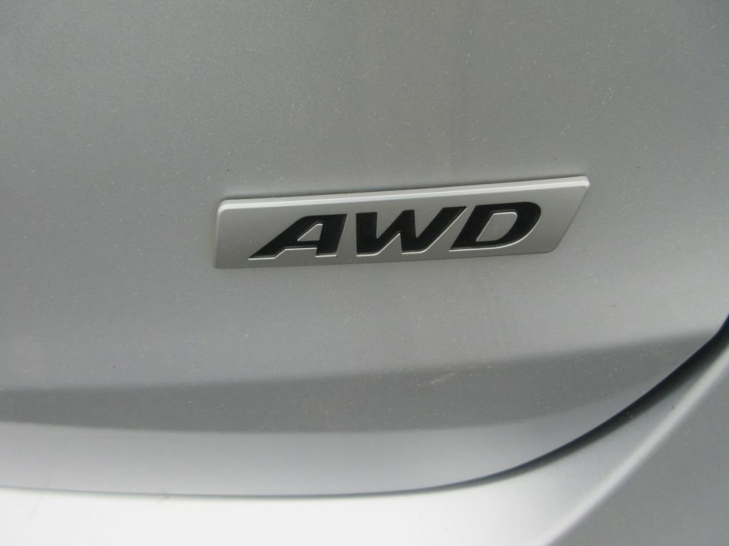 Used 2015 Hyundai Santa Fe GLS image 10